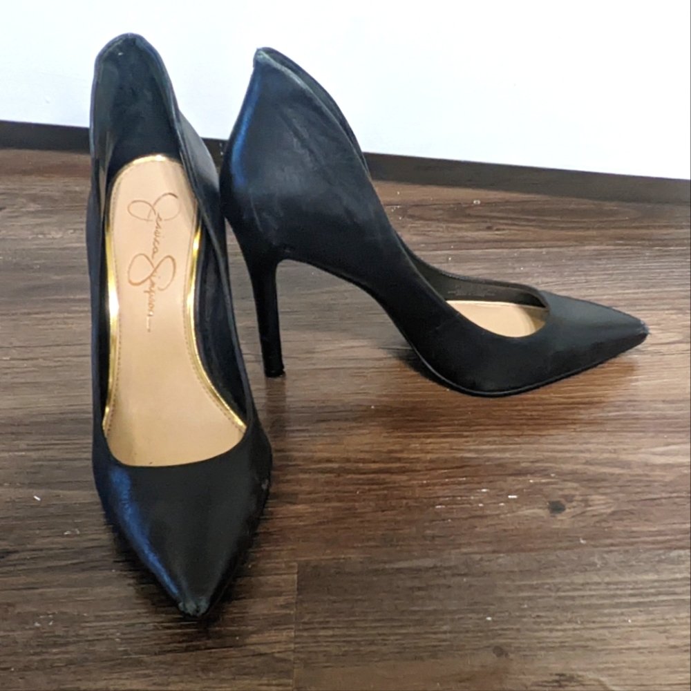 Jessica Simpson black pumps